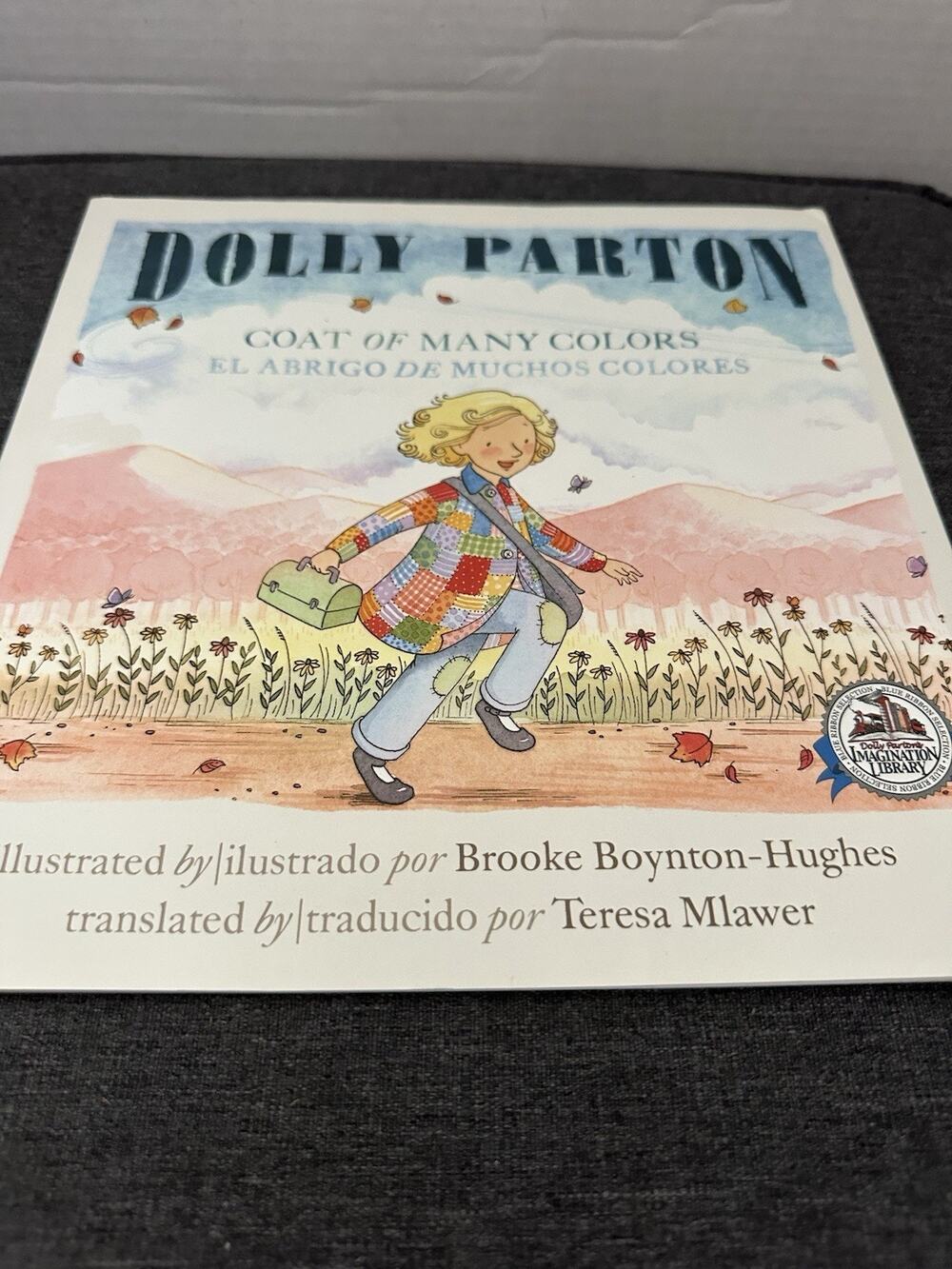Dolly Parton Coat of Many Colors El Abrigo de Muchos Colores Bilingual Book